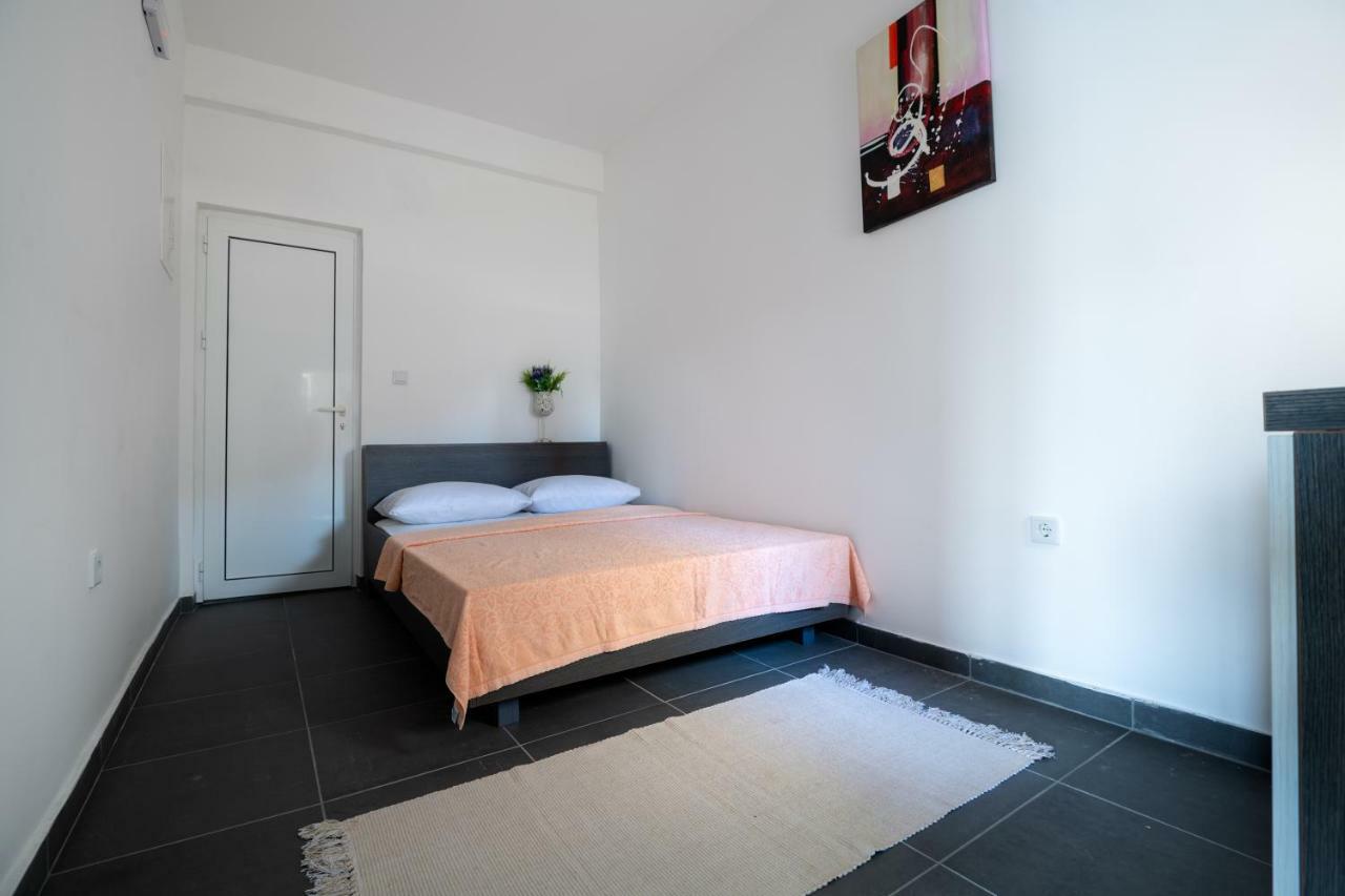 Apartments Lukrecia Неум Екстериор снимка