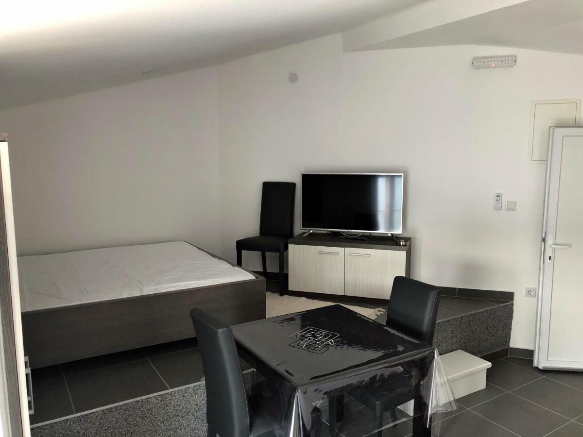 Apartments Lukrecia Неум Екстериор снимка