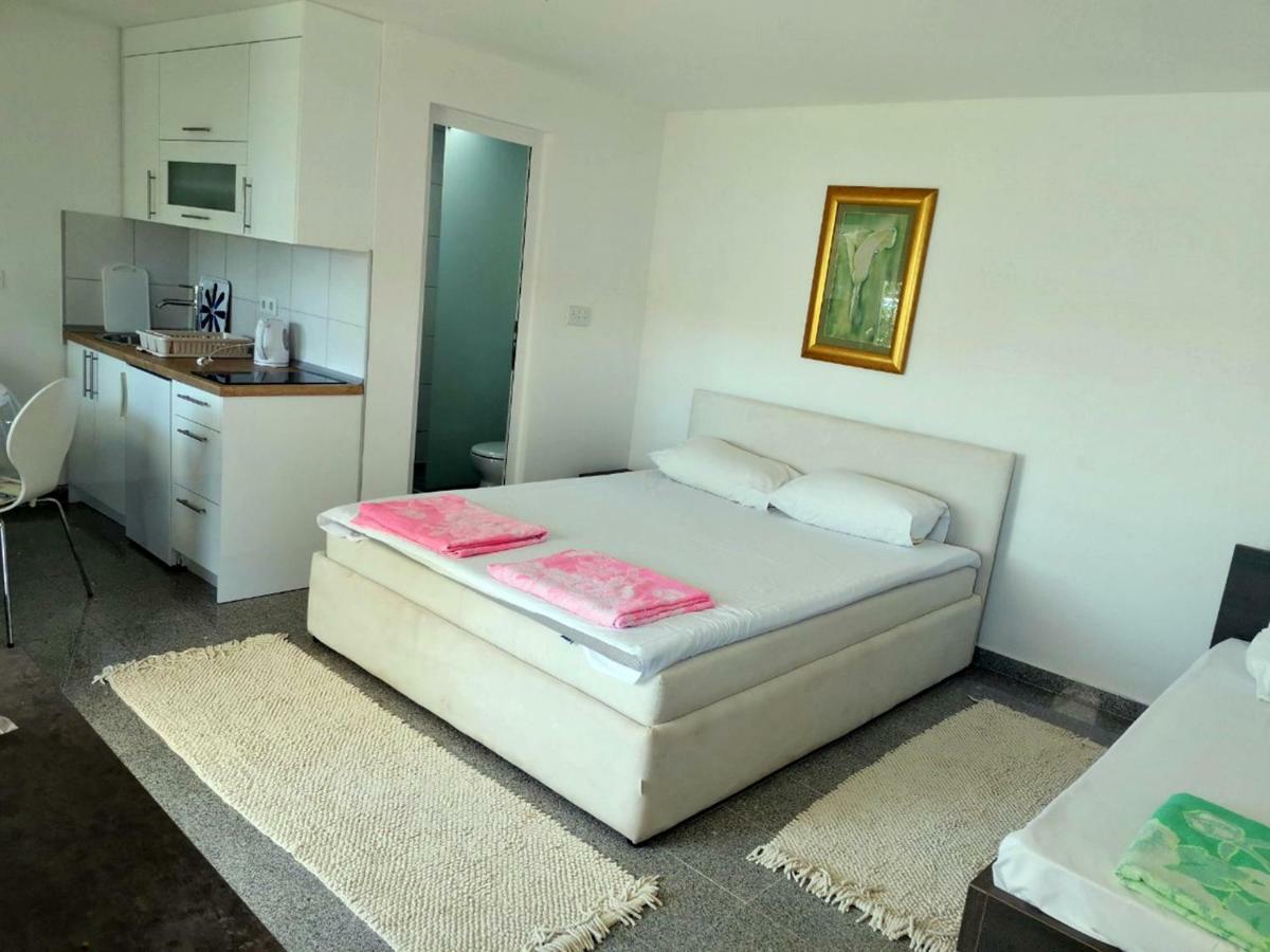 Apartments Lukrecia Неум Екстериор снимка